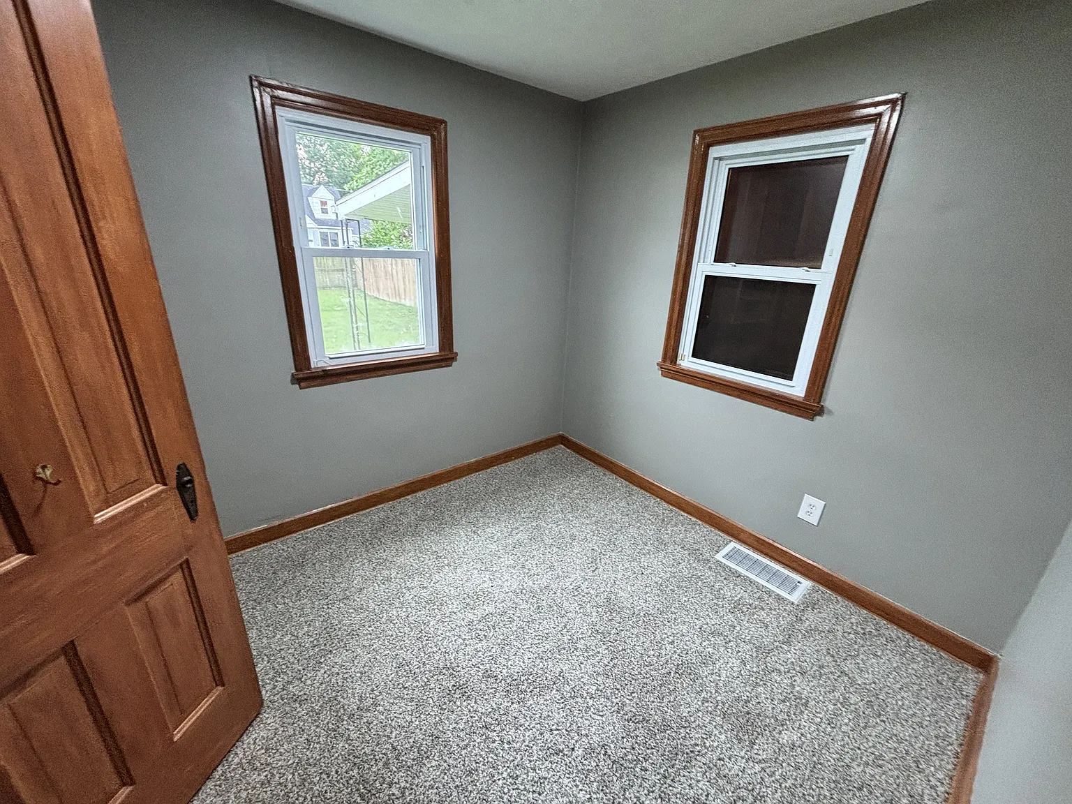 1638 Spring Ave NE - 1 — Photo 3