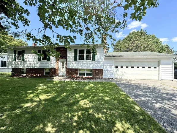 9 Londonderry Lane, Essex, VT 05452