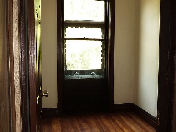 4th image of 6720 Vermont Ave #A