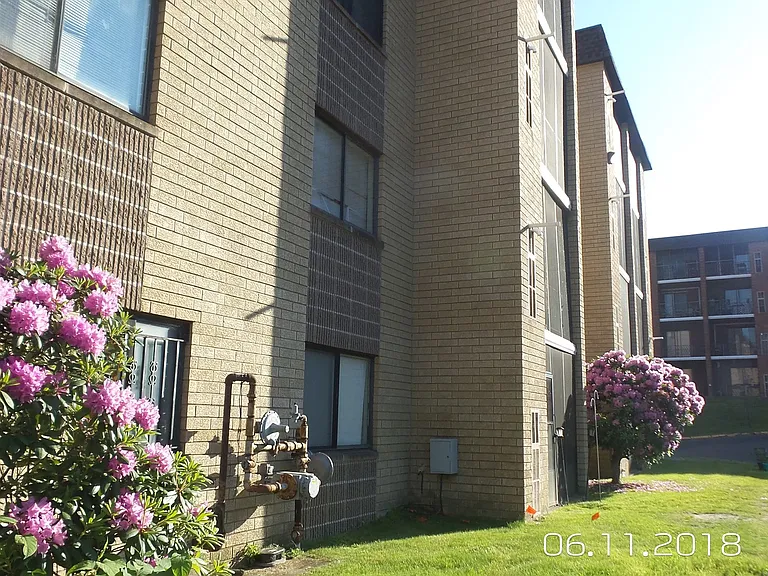 Hilltop Terrace Apartments — Photo 22