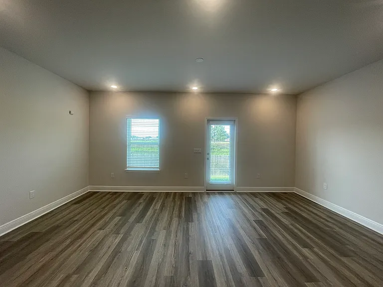 328 Callie Dr — Photo 4