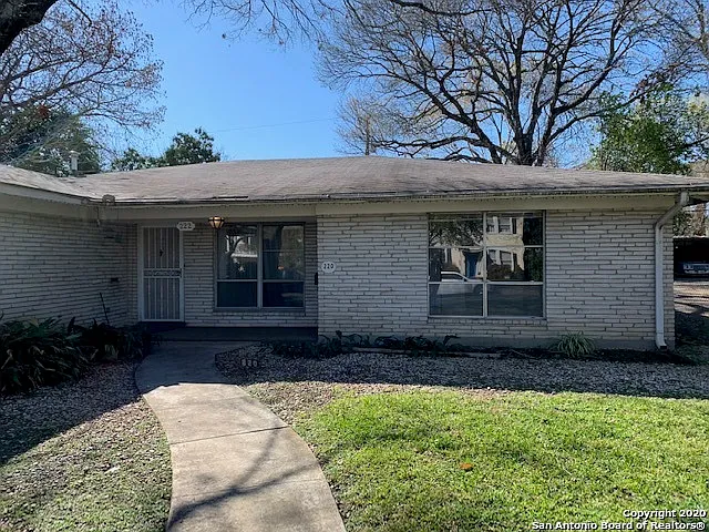 Building Photo - 222 E Lullwood Ave #220