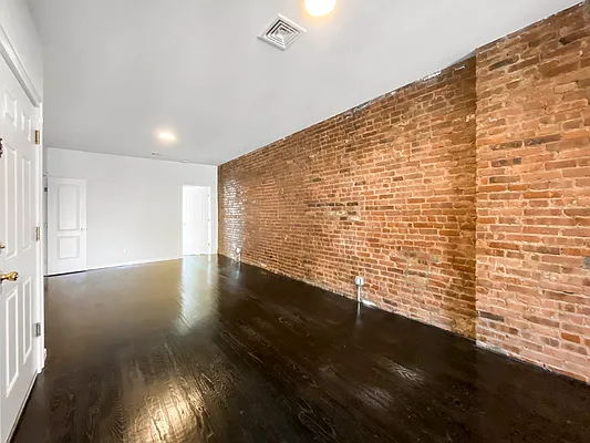 Rented by Skyward | media 37