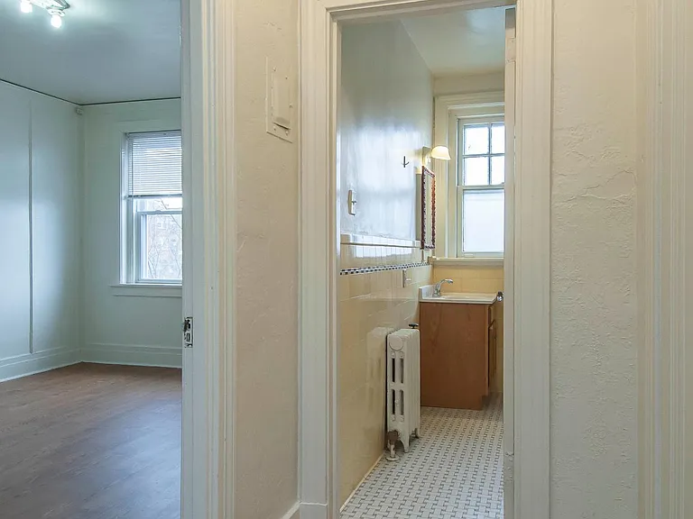 5646 Hobart St #6 — Photo 3
