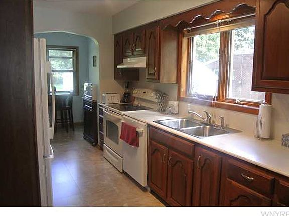 3rd image of 2409 Cayuga St