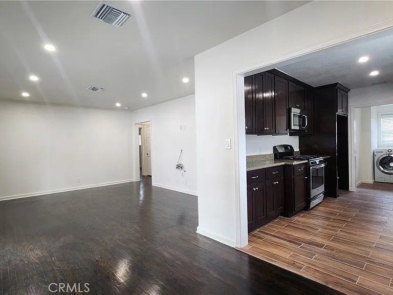 15709 Devonshire St — Photo 10