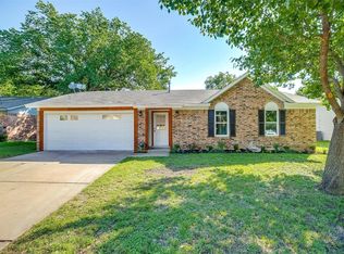 546 NW Chisholm Rd, Burleson, TX 76028