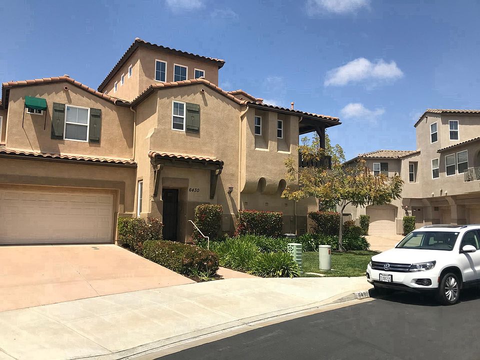 Front of townhome showing front entry