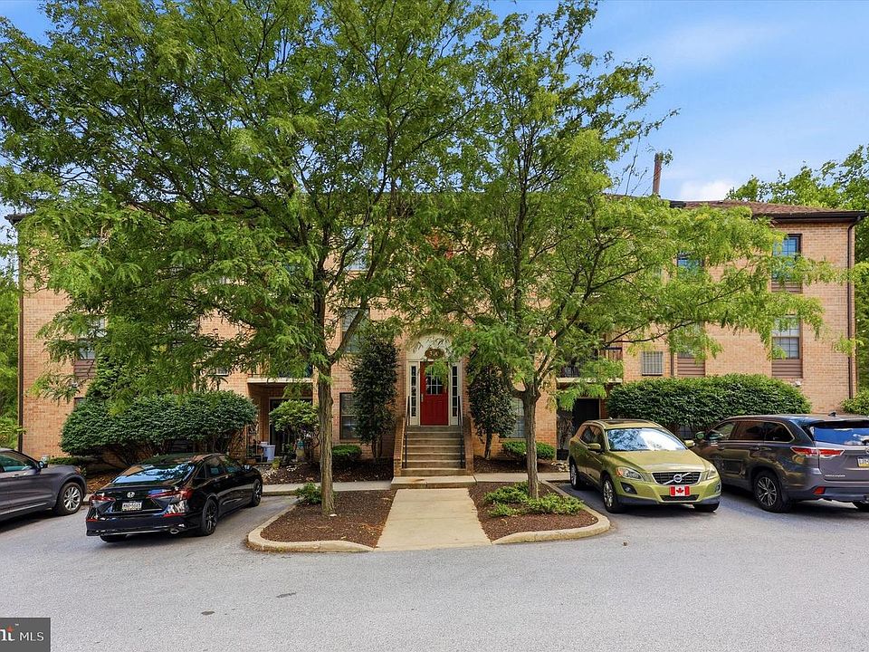 1st image of 332 Washington Pl #32