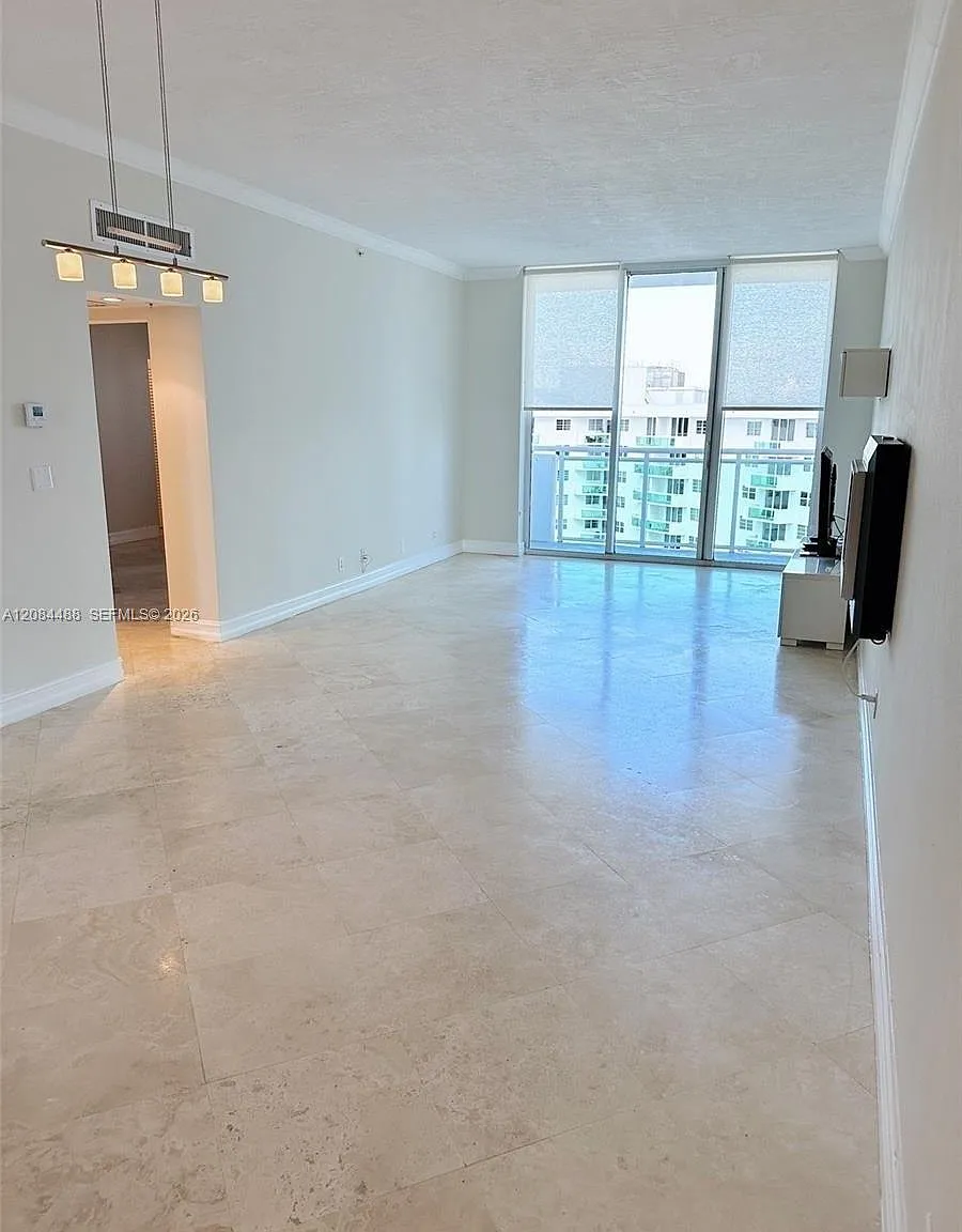 Residences On Hollywood Be — Photo 4
