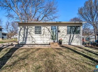 924 S Thompson Ave, Sioux Falls, SD 57103