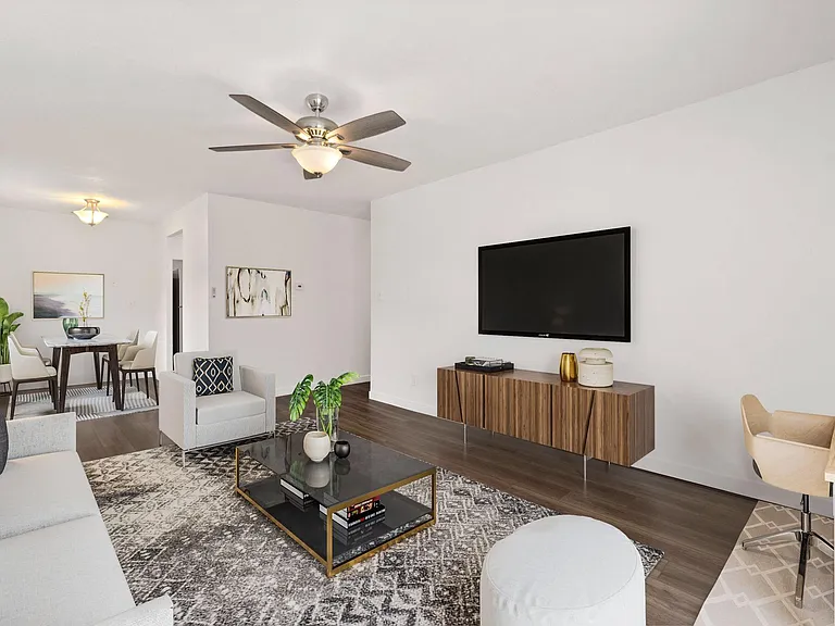 Golden Cir — Photo 2