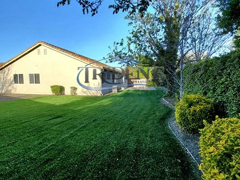 1221 Plumas Links St — Photo 25