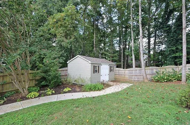 Back cabin has power. Can be yoga , art studio or office .