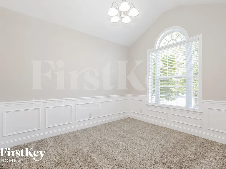 495 Roland Manor Dr — Photo 3