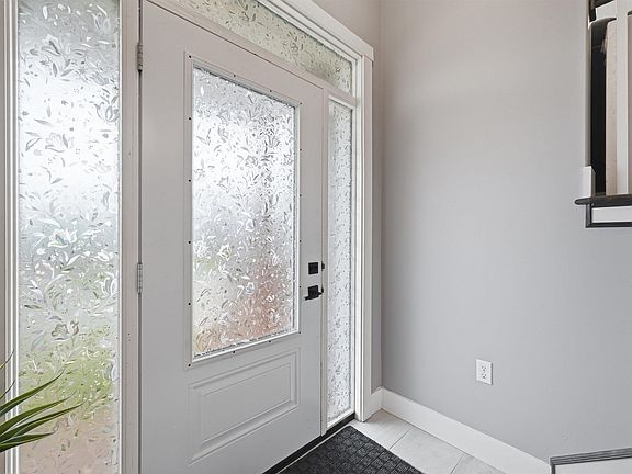5th image of 33 Quartz Dr