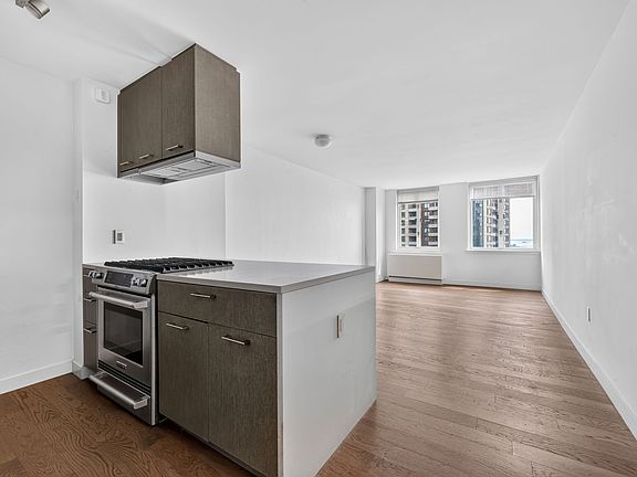 4th image of 225 Rector Pl APT 22F