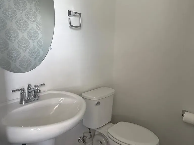 201 Charles Ellis Dr — Photo 7