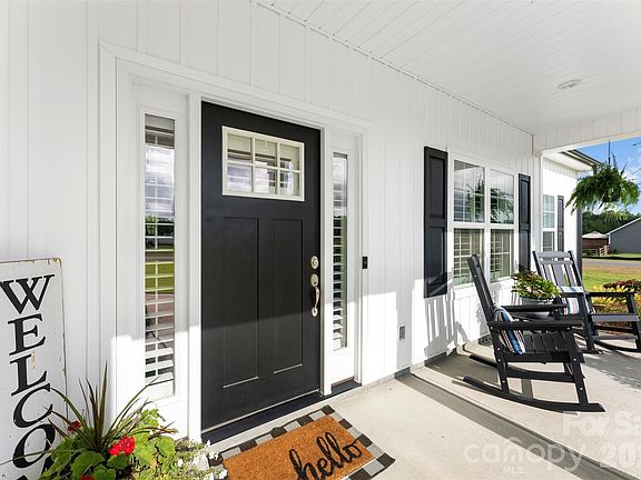 3rd image of 2173 Smith Rd