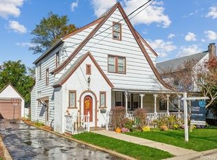1084 Highland Pl, Woodmere, NY 11598