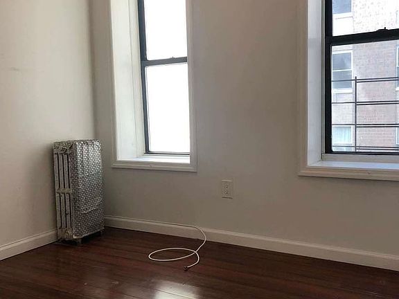 4th image of 302 Mott St #39N