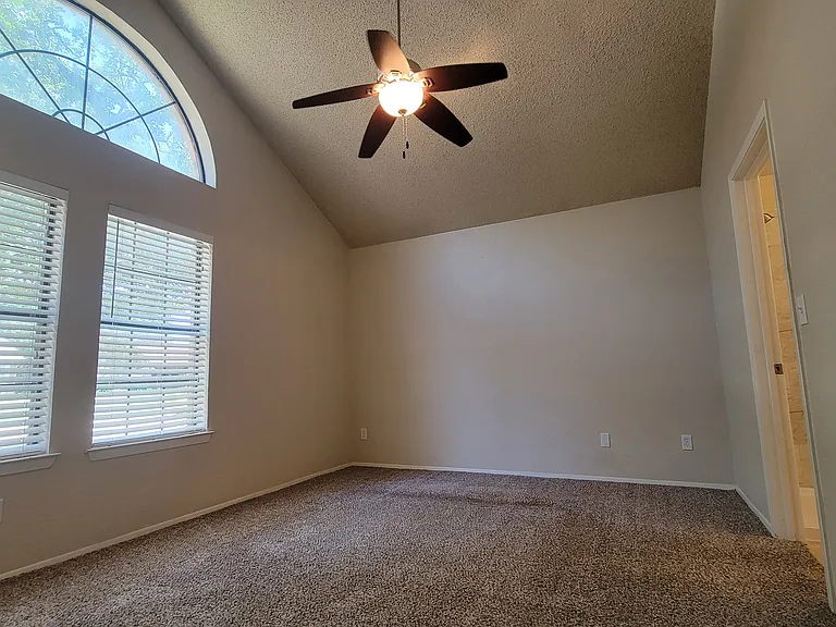 3217 Cliffview Dr — Photo 8