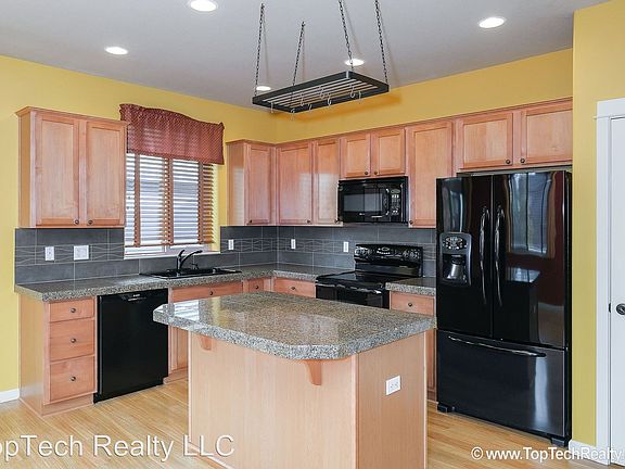 4th image of 1417 NE Alexandria Pl