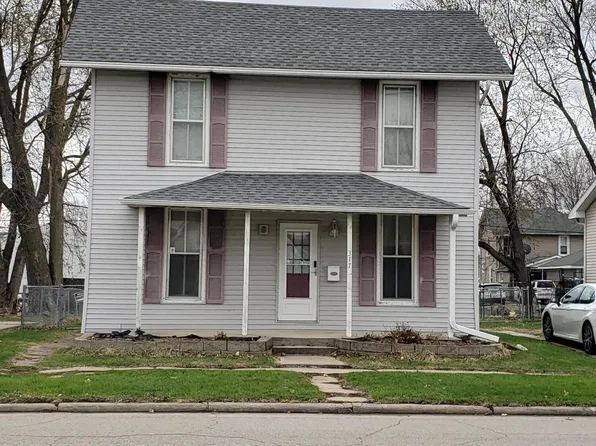 317 E 3rd St, Washington, IA 52353