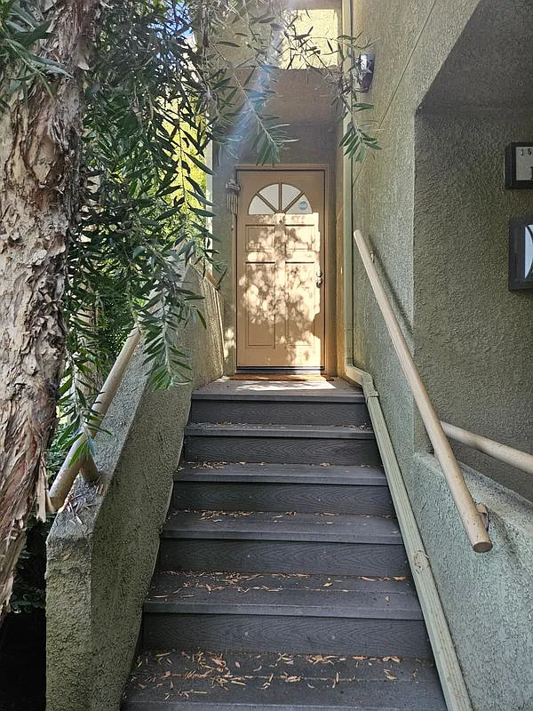 2 bed, 3.0 bath, 940 sqft, $3,350 — Photo 1