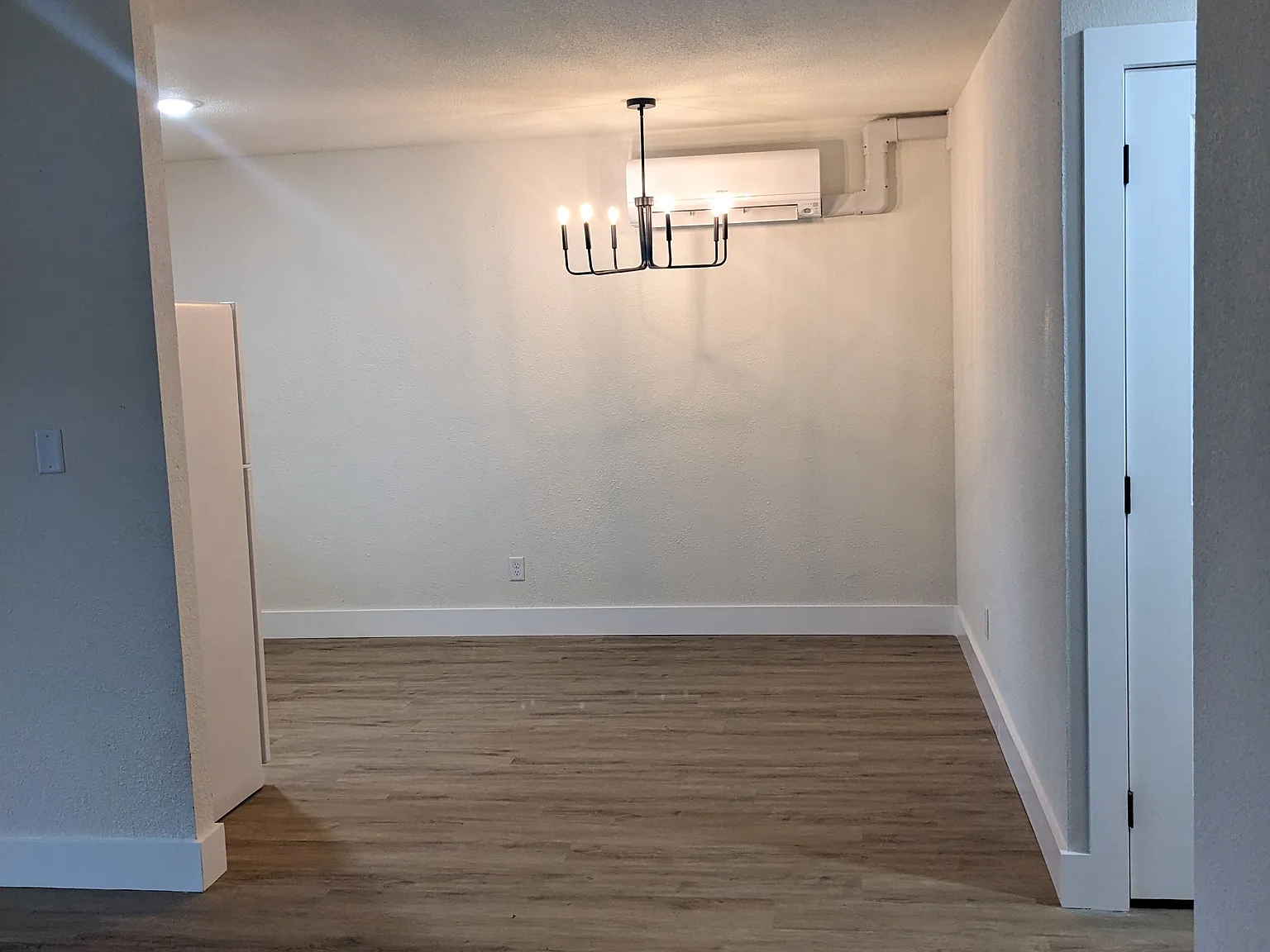 2 bed, 1.0 bath, 700 sqft, $995 — Photo 2