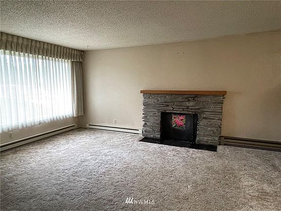 3rd image of 51 E Woodland Dr
