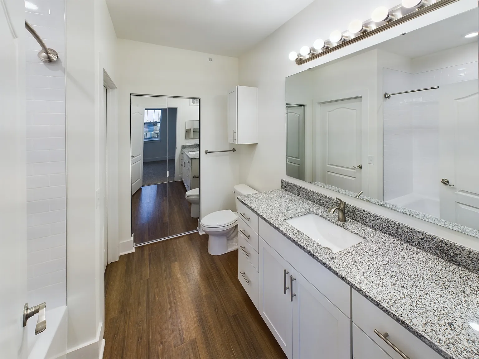 2 bed, 1180 sqft, $1,999 — Photo 4