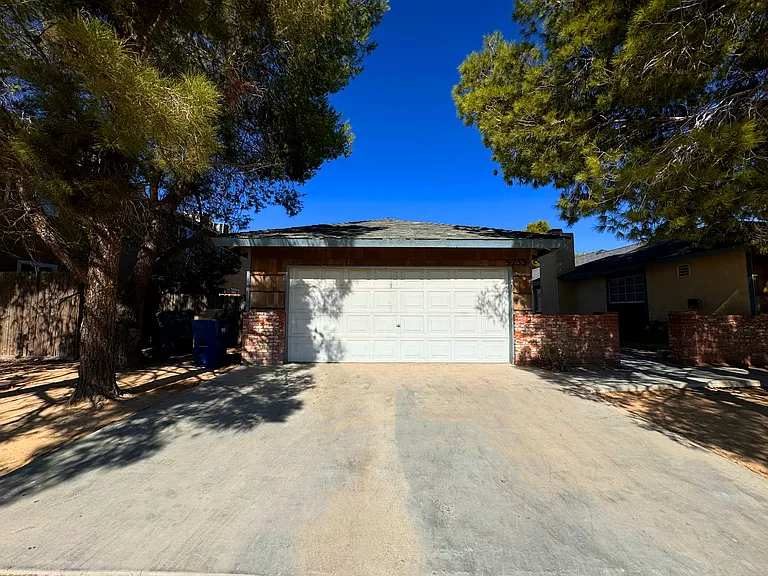 9733 N Loop Blvd #A — Photo 14