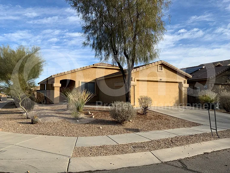 4087 E Lushfield Dr — Photo 2
