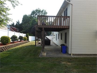 2nd image of 8 Cozy Gln