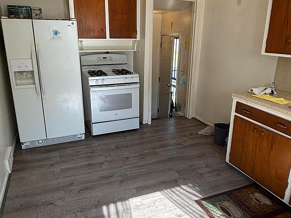 4th image of 15450 Hazelton St