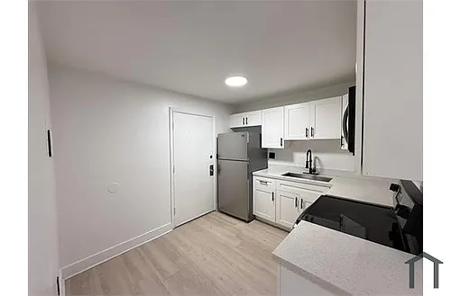 12215 W Dixie Hwy #304 Photo 1