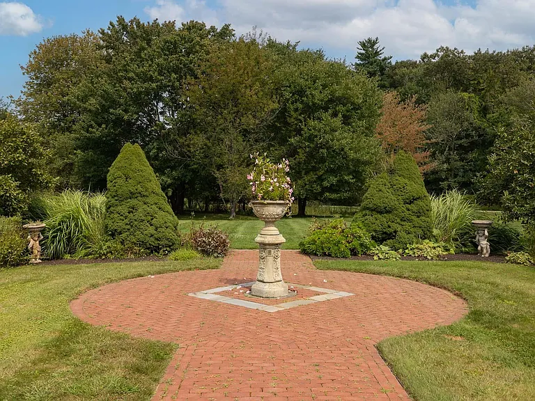 910 Central Rd — Photo 42
