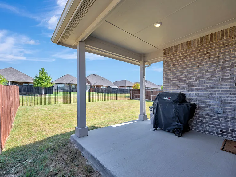 2028 Windsor Dr — Photo 31