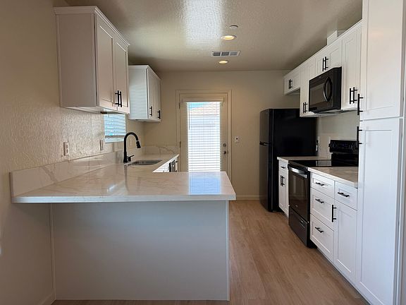 4th image of 1096 Glass Ave