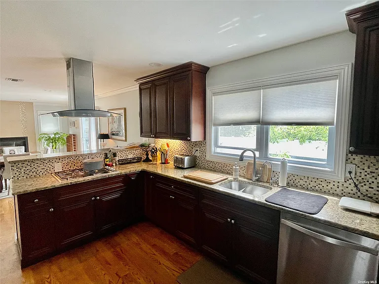 11 Charlotte Pl — Photo 11
