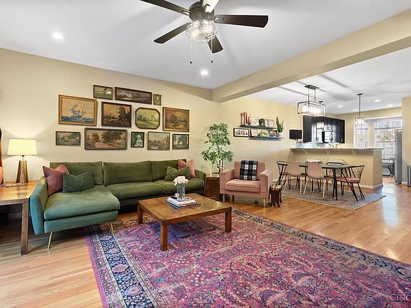 3rd image of 5327 Reserve Cir