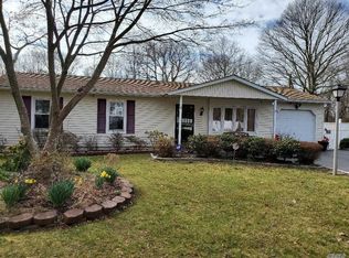 14 Eleanor Ave, Mastic, NY 11950