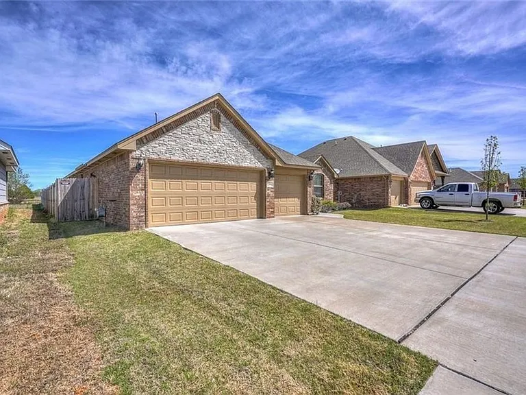 2301 Bretford Way — Photo 39