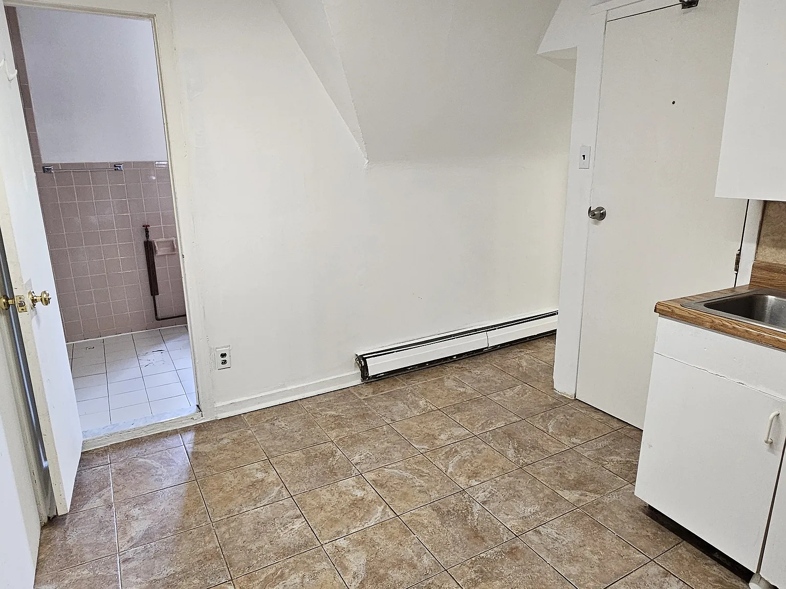 2 bed, 950 sqft, $1,400 — Photo 2
