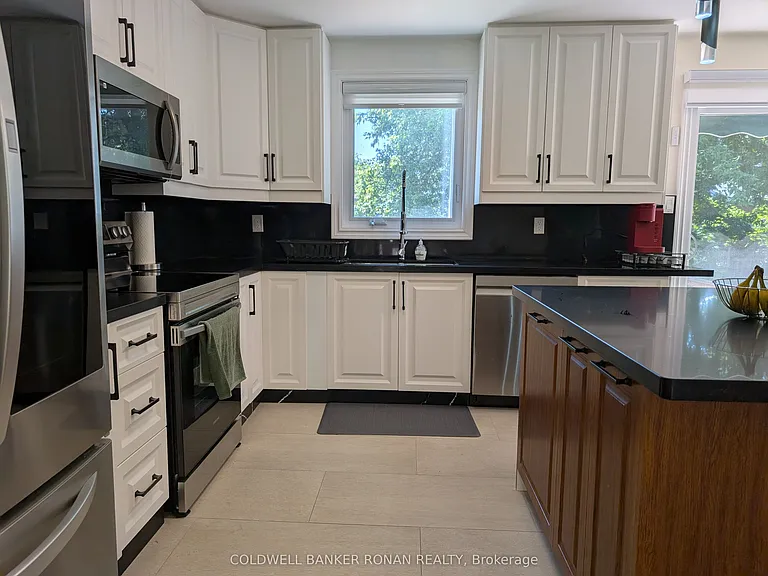 41 Camrose Dr — Photo 10