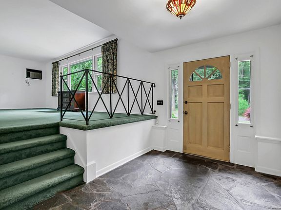3rd image of 7 Woodland Drive