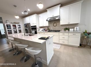 21 Wisteria Ct, Monroe Township, NJ 08831