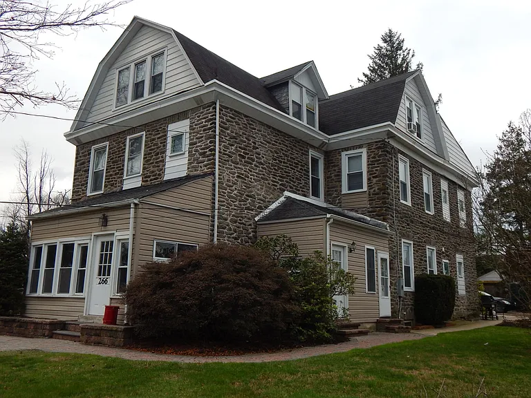 266 Shelmire St — Photo 8
