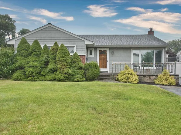 309 Spruce Lane, East Meadow, NY 11554